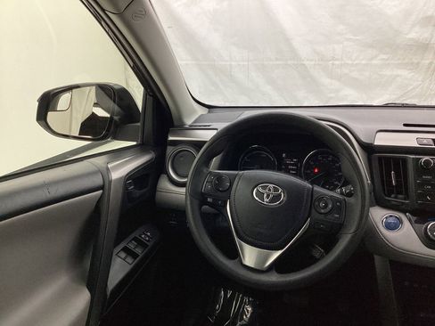 Used 2018 Toyota RAV4 LE image 29