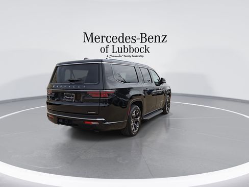 Used 2024 Jeep Wagoneer L Series III w/ Flexible Seating Group AWD/4WD image 8