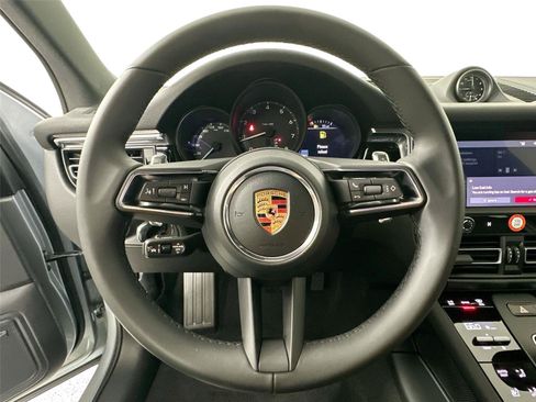 Certified 2026 Porsche Macan AWD/4WD image 20