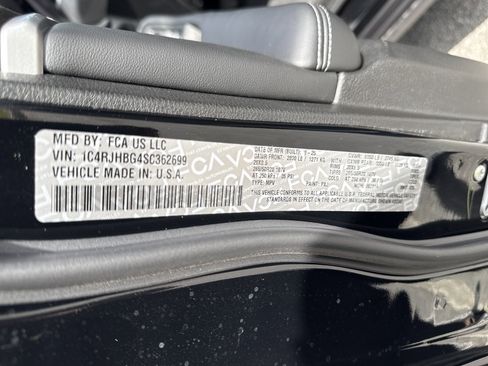 New 2025 Jeep Grand Cherokee Limited w/ Black Appearance Package image 33