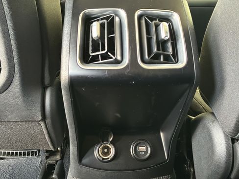 Used 2023 Kia Sorento LX FWD image 16