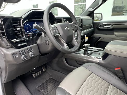 Used 2025 Chevrolet Silverado 1500 ZR2 w/ Technology Package image 17