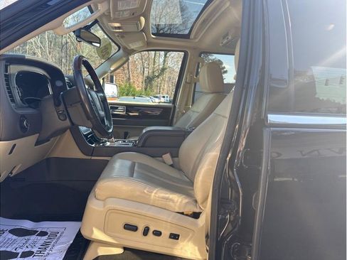 Used 2016 Lincoln Navigator Reserve image 14