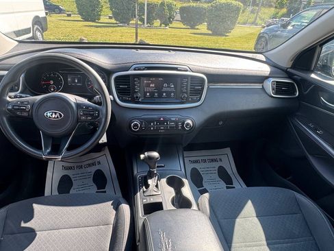 Used 2018 Kia Sorento AWD image 16