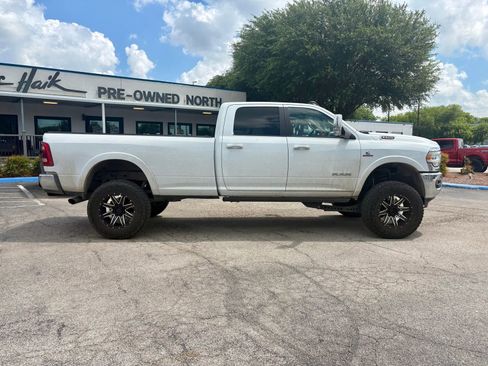 Used 2022 RAM 2500 Laramie AWD/4WD image 2