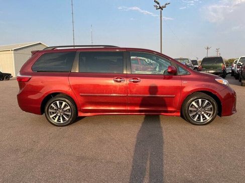 Used 2020 Toyota Sienna XLE 7 Passenger AWD 4dr Mini V image 6