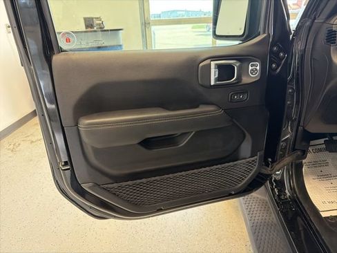 Used 2021 Jeep Wrangler Unlimited Sahara w/ Uconnect 4C Nav & Sound Group AWD/4WD image 39