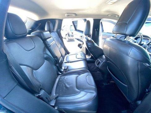 Used 2018 Jeep Cherokee Overland AWD/4WD image 23