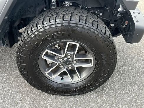 Used 2024 Jeep Gladiator Mojave w/ Technology Group image 26