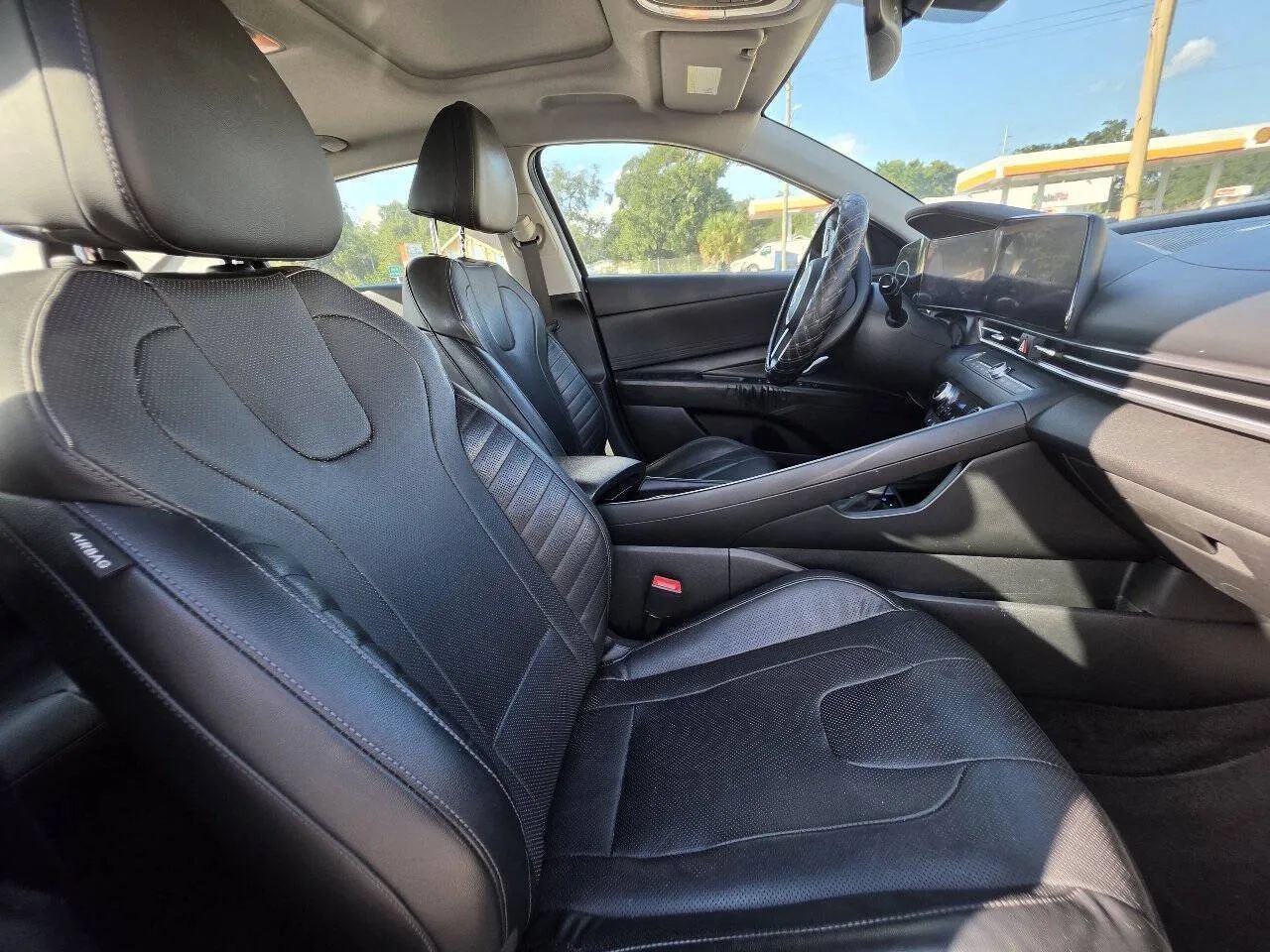 Used 2023 Hyundai Elantra Limited FWD image 8