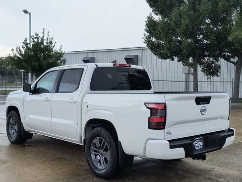 New 2025 Nissan Frontier SV w/ SV Convenience Package RWD image 3