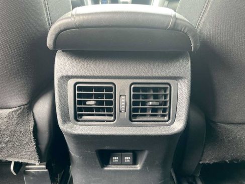 Used 2021 Toyota Venza LE AWD/4WD image 32