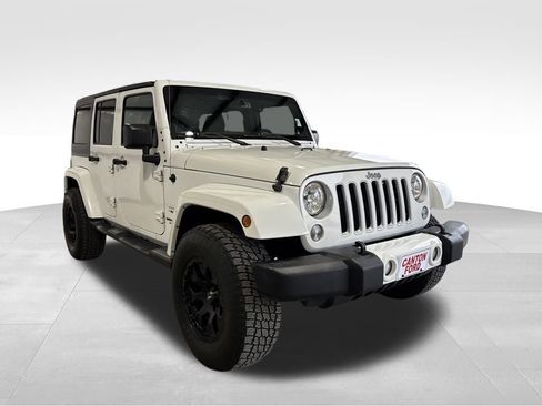Used 2016 Jeep Wrangler Unlimited Sahara w/ Connectivity Group image 7
