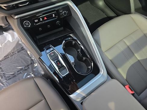 Used 2025 Audi Q5 Premium w/ Convenience Package AWD/4WD image 28