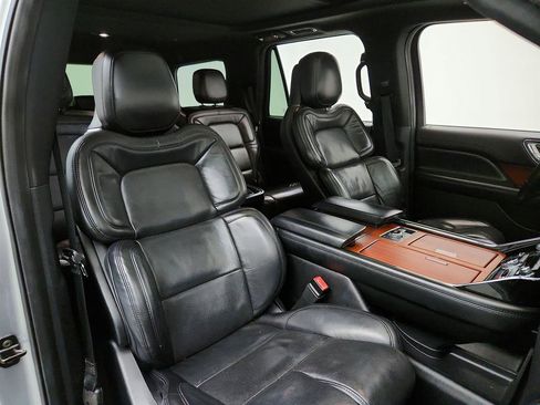 Used 2020 Lincoln Navigator Reserve image 28