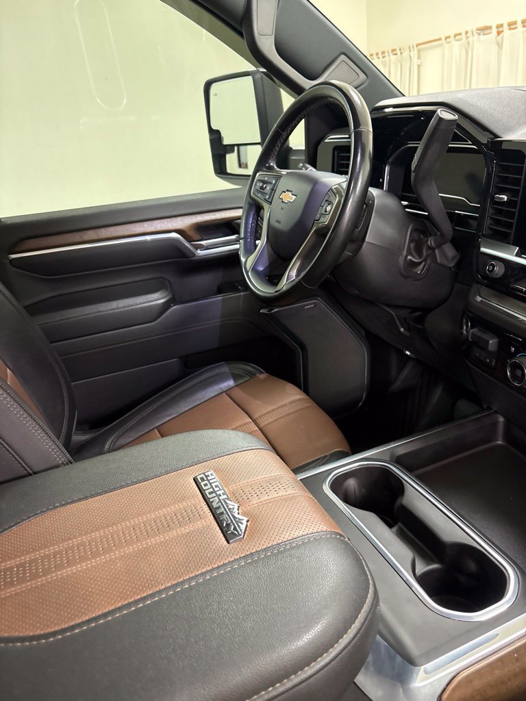 Used 2024 Chevrolet Silverado 2500 High Country w/ High Country Premium Package AWD/4WD image 24