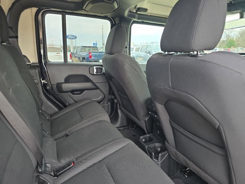 Used 2023 Jeep Gladiator Overland image 17