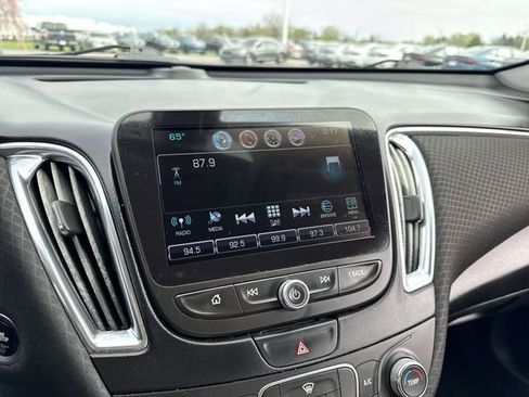 Used 2016 Chevrolet Malibu LT image 13