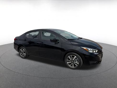 Used 2025 Nissan Versa SV FWD image 2