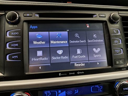 Used 2019 Toyota Highlander SE image 28