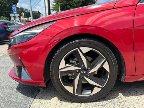 Used 2022 Hyundai Elantra Limited w/ Preferred Accessory Package FWD image 9