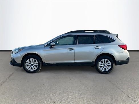 Used 2018 Subaru Outback 2.5i Premium image 4