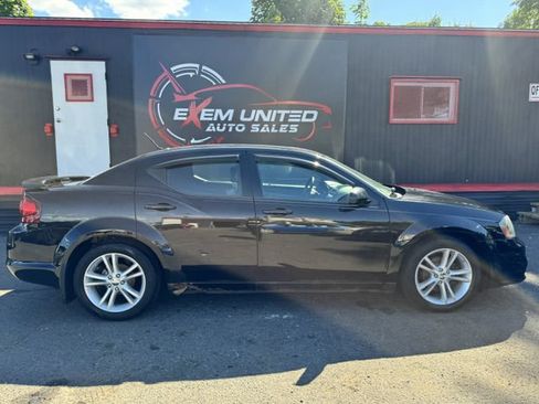 Used 2014 Dodge Avenger SXT w/ Sun/Sound Group FWD image 6
