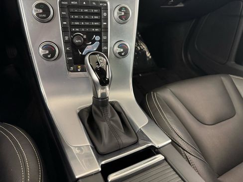 Used 2018 Volvo S60 T5 Dynamic image 27