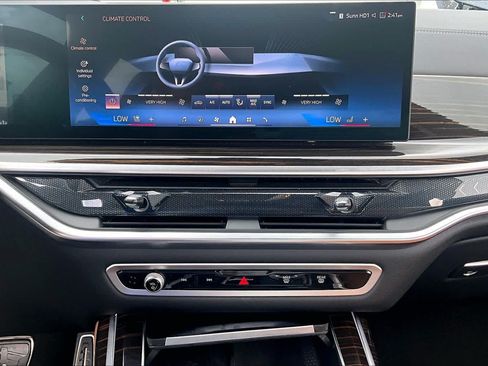 Used 2025 BMW X7 xDrive40i w/ M Sport Package AWD/4WD image 32