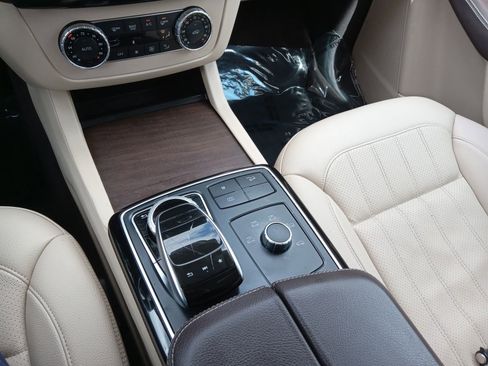 Used 2019 Mercedes-Benz GLE 400 4MATIC image 18