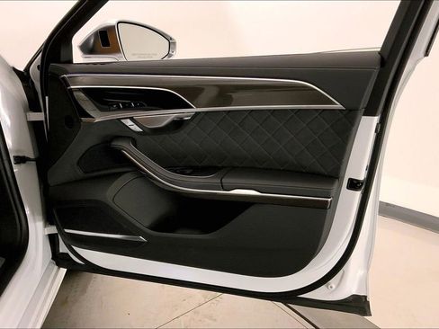Used 2024 Audi S8 AWD/4WD image 25