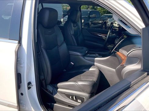 Used 2020 Cadillac Escalade Luxury RWD image 32