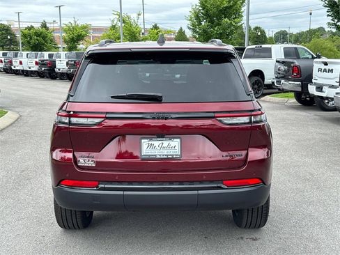 New 2025 Jeep Grand Cherokee Limited w/ Black Appearance Package image 8