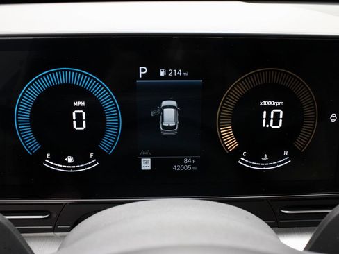 Certified 2025 Hyundai Kona SEL FWD image 30