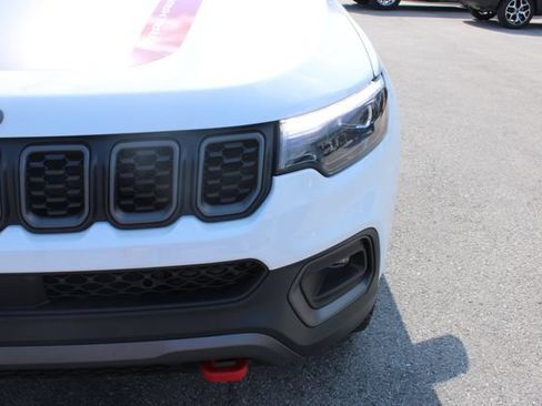 Used 2025 Jeep Compass Trailhawk w/ Trailhawk Elite Group AWD/4WD image 42