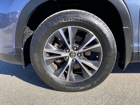 Used 2019 Toyota Highlander LE image 25
