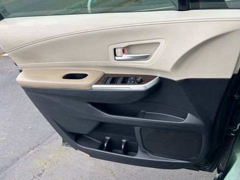 Used 2021 Toyota Sienna XLE image 18