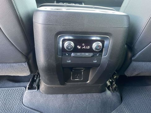 Used 2022 GMC Yukon Denali AWD/4WD image 15