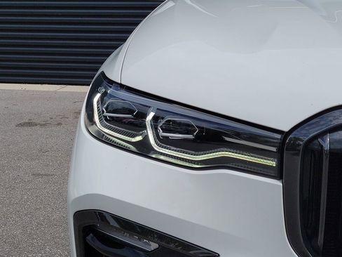 Used 2021 BMW X7 xDrive40i w/ M Sport Package AWD/4WD image 15