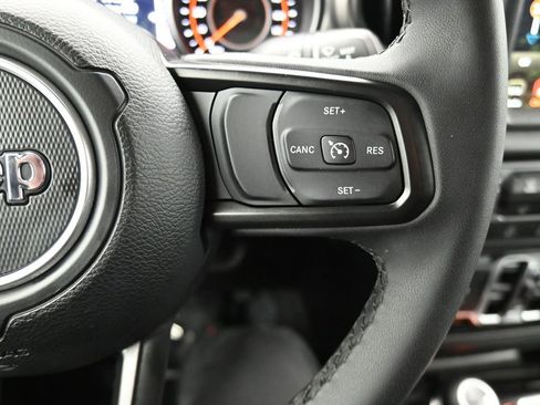 Used 2023 Jeep Gladiator Sport image 25