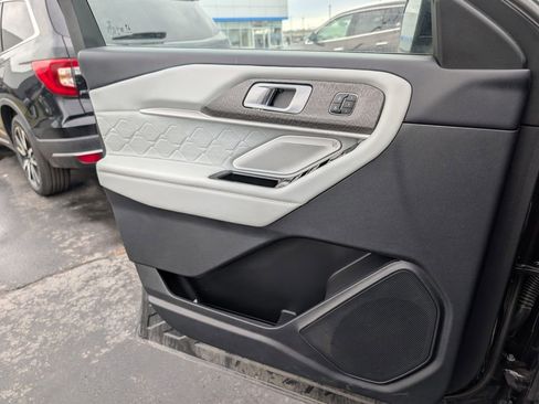 Used 2025 Ford Explorer Platinum w/ LUX Leather Package image 12