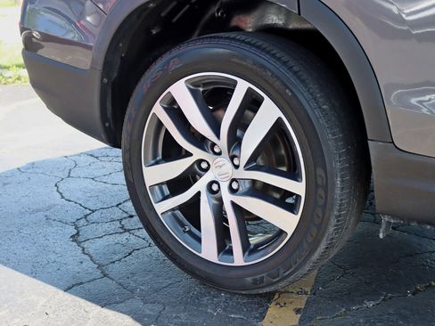 Used 2017 Honda Pilot Touring image 6