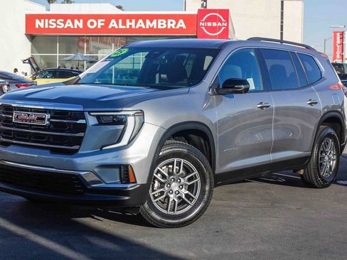 Used 2025 GMC Acadia Elevation image 2