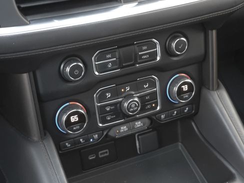 Used 2021 Chevrolet Suburban High Country image 16