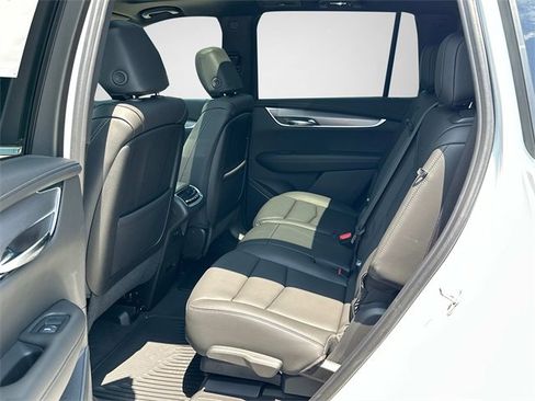 Used 2025 Cadillac XT6 Luxury image 11