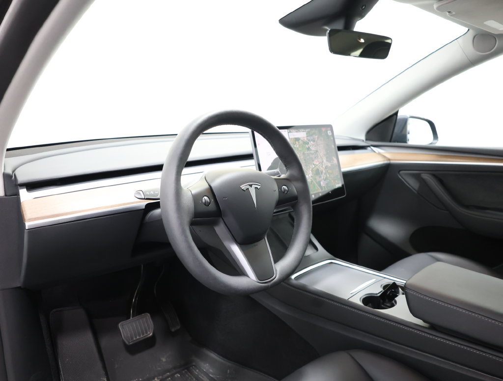 Used 2023 Tesla Model Y 2WD image 15