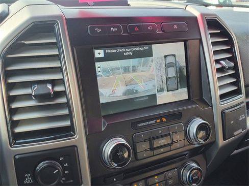 Used 2018 Ford F150 Platinum w/ Equipment Group 701A Luxury image 30