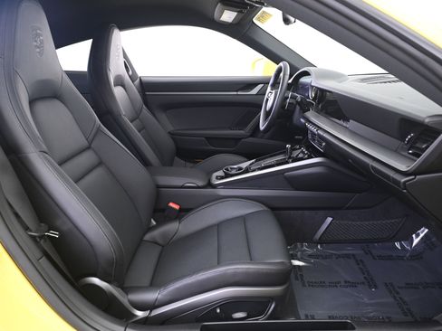 Used 2024 Porsche 911 Carrera image 19