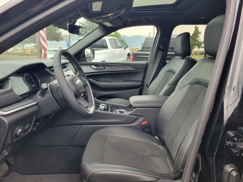 New 2025 Jeep Grand Cherokee L Altitude image 7