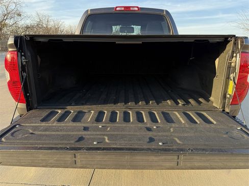 Used 2017 Toyota Tundra SR5 image 27